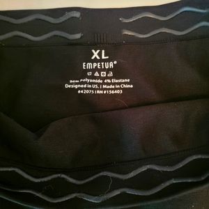 4 pairs of Shapermint size XL Empetua leggings